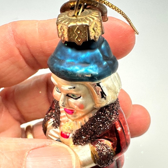 Christmas Carol Ornament of the Ghost of Christmas past - Picture 7 of 8